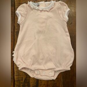 Pink and White Dot Bubble 3M
EUC
MAGNOLIA BABY